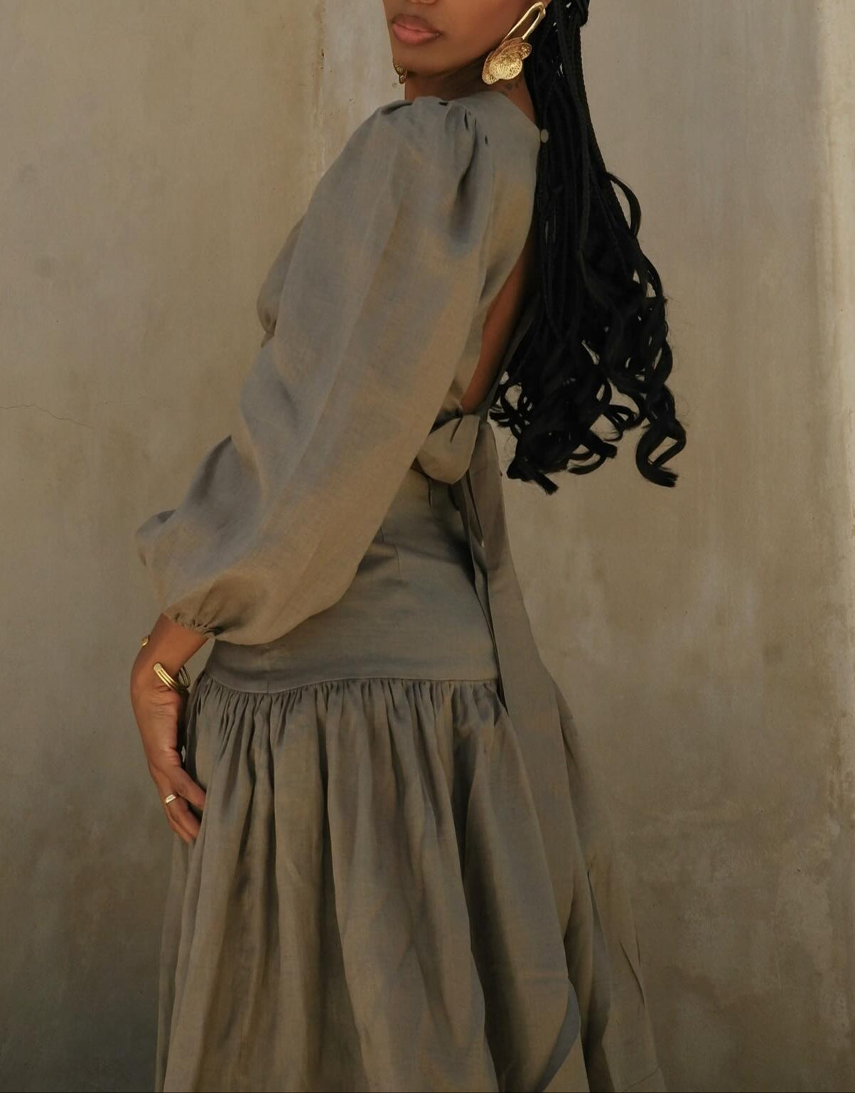 Elegant Maxi Dress with Cut - out Design and Puffed Sleeves