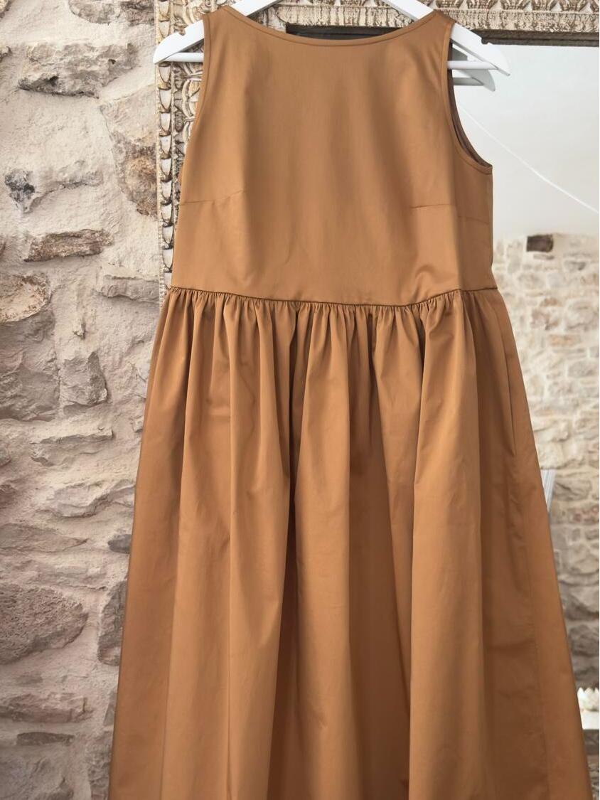 Elegant Sleeveless Dress With Pockets