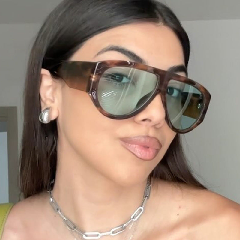 Fashion Wide-brimmed Sunglasses