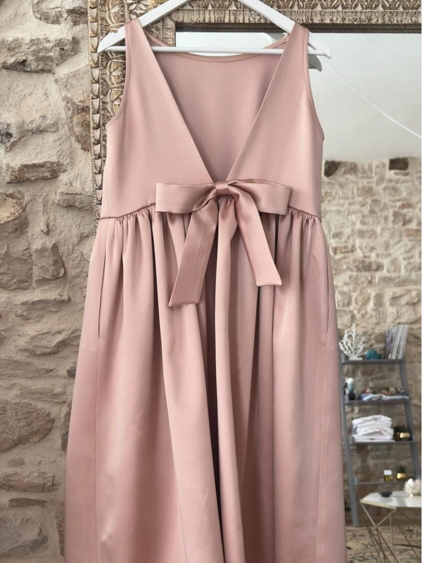 Elegant Sleeveless Dress With Pockets