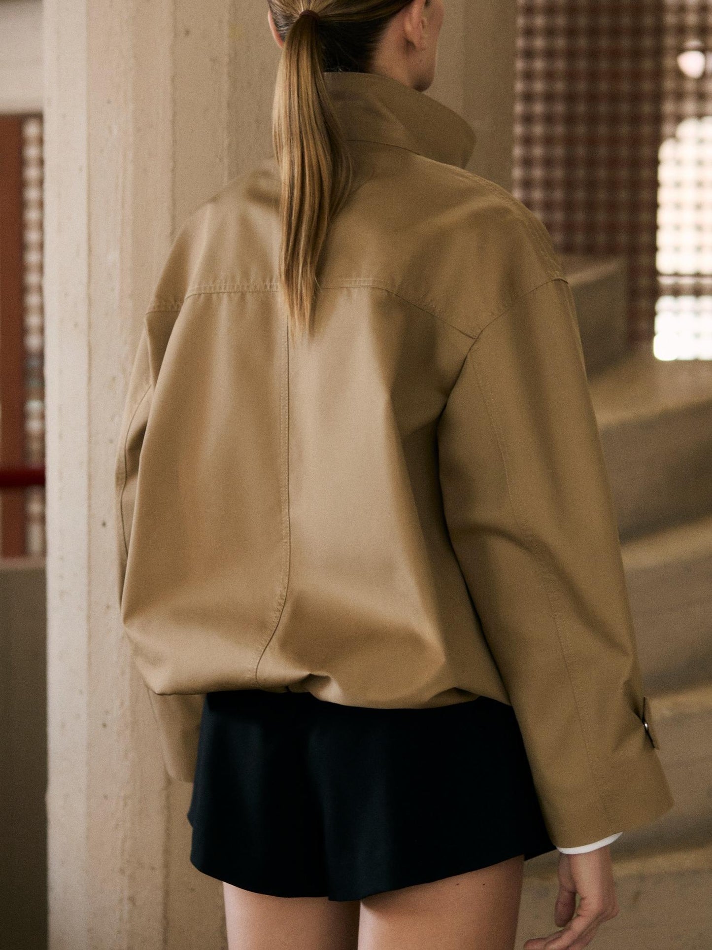 Stylish Khaki Jacket with Functional Pockets