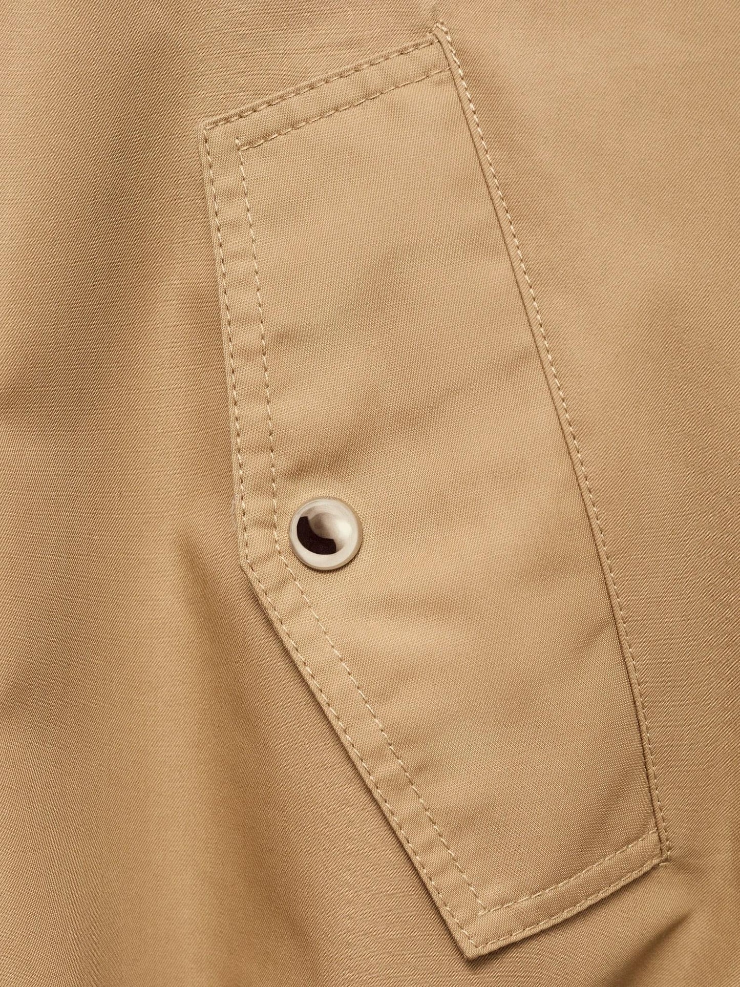 Stylish Khaki Jacket with Functional Pockets
