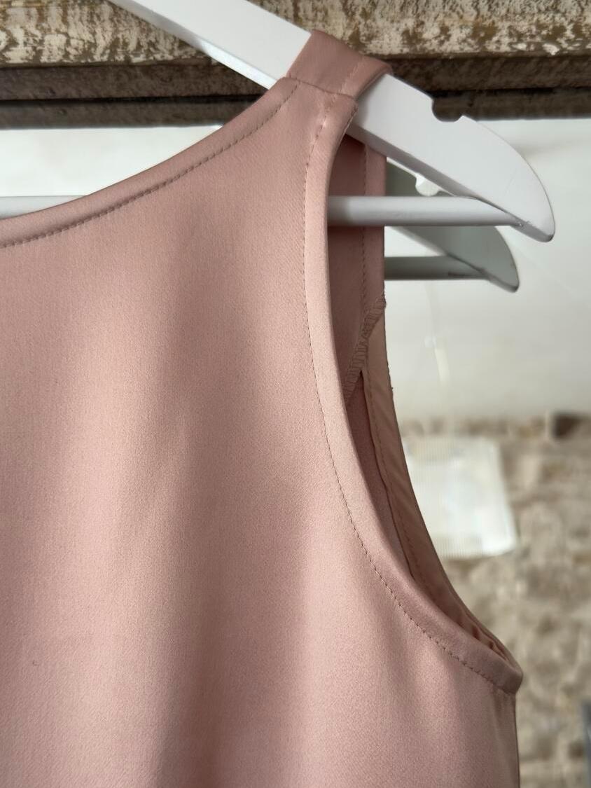 Elegant Sleeveless Dress With Pockets