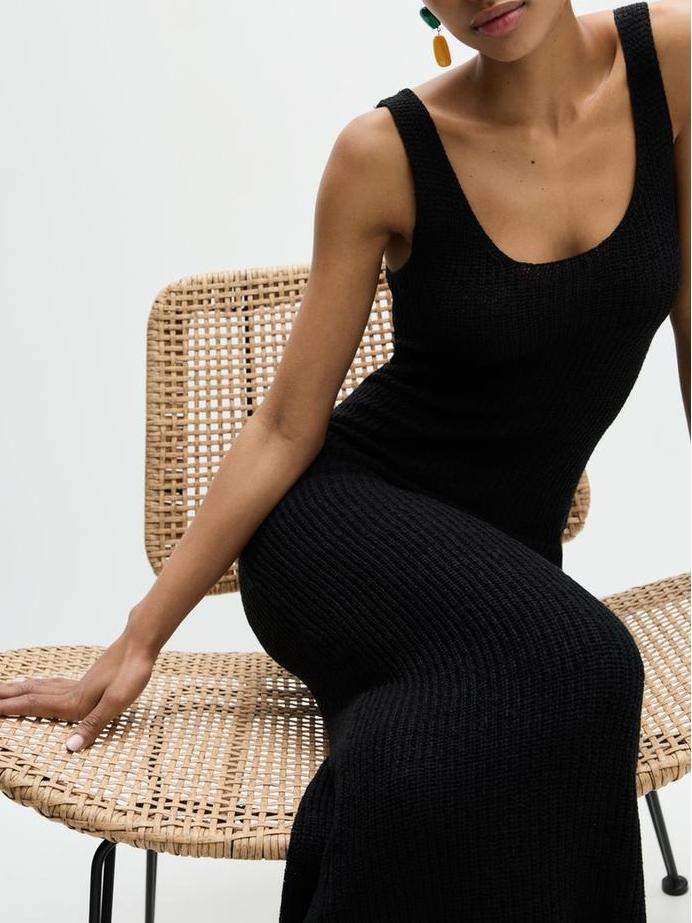 Sleek and Stylish Knit Maxi Dress