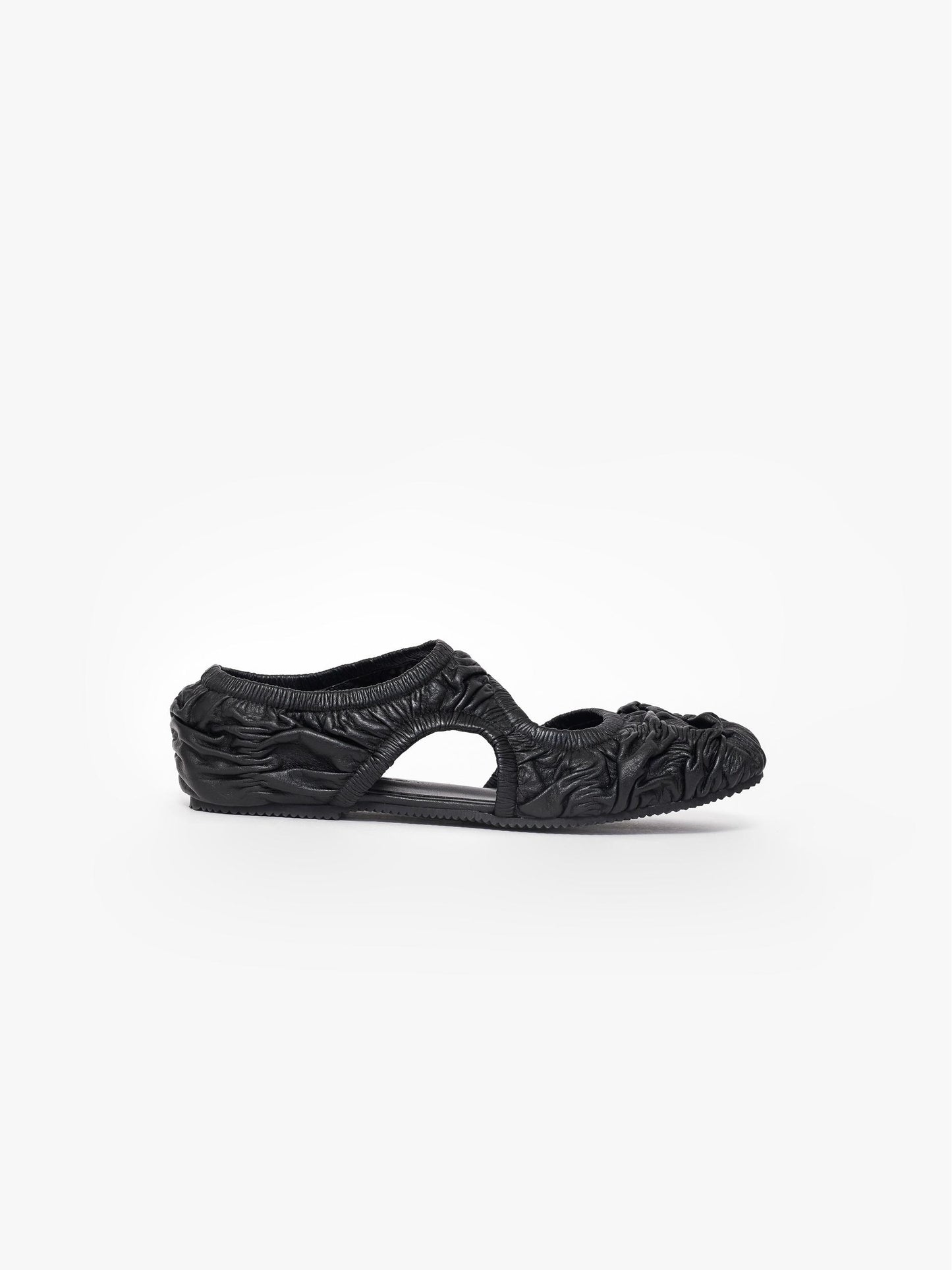 Stylish Women's Flats with Artistic Leather Detailing