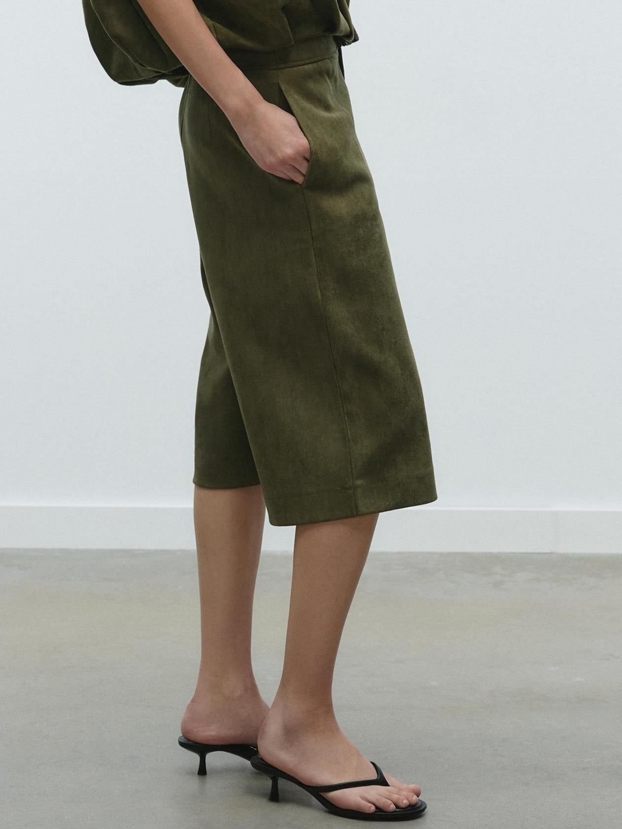 Trendy Suede-Effect Bermuda Shorts