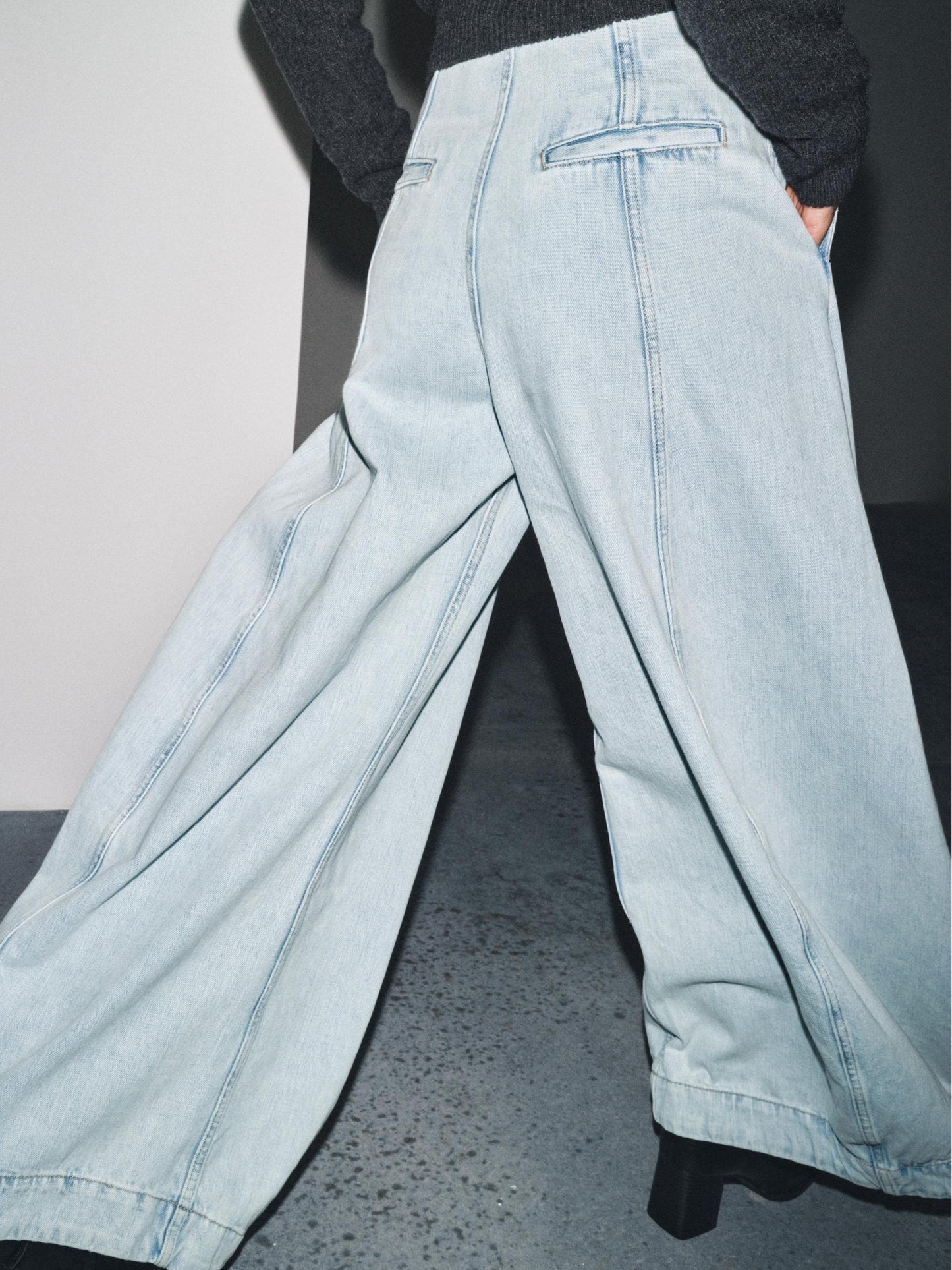 Stylish Light - Wash Wide - Leg Jeans