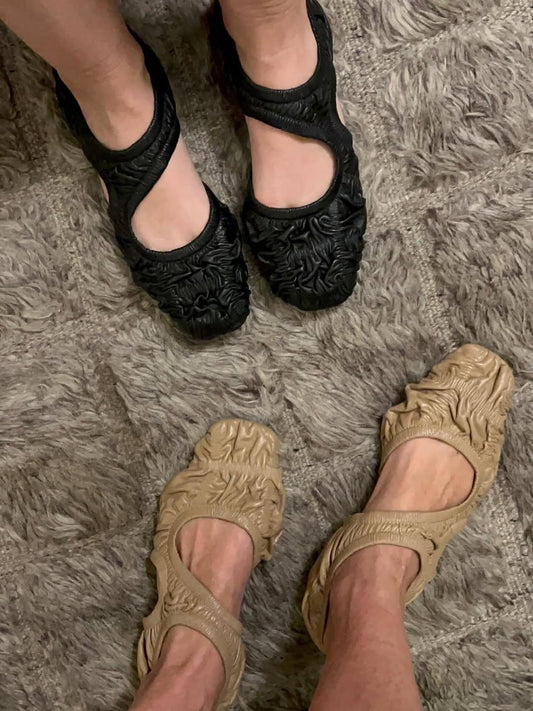 Stylish Women's Flats with Artistic Leather Detailing