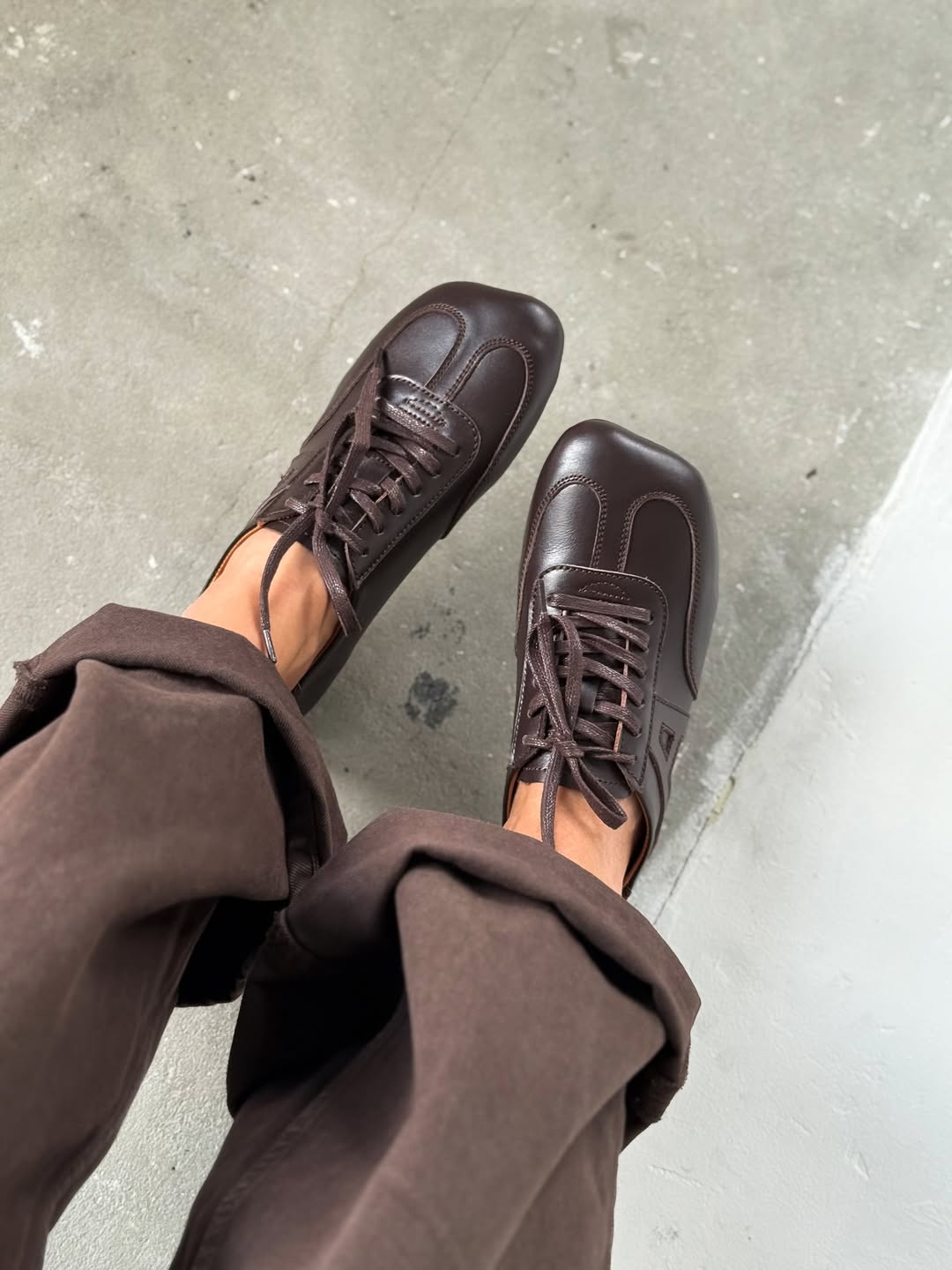 Elegant Decorative Patterns Brown Flats