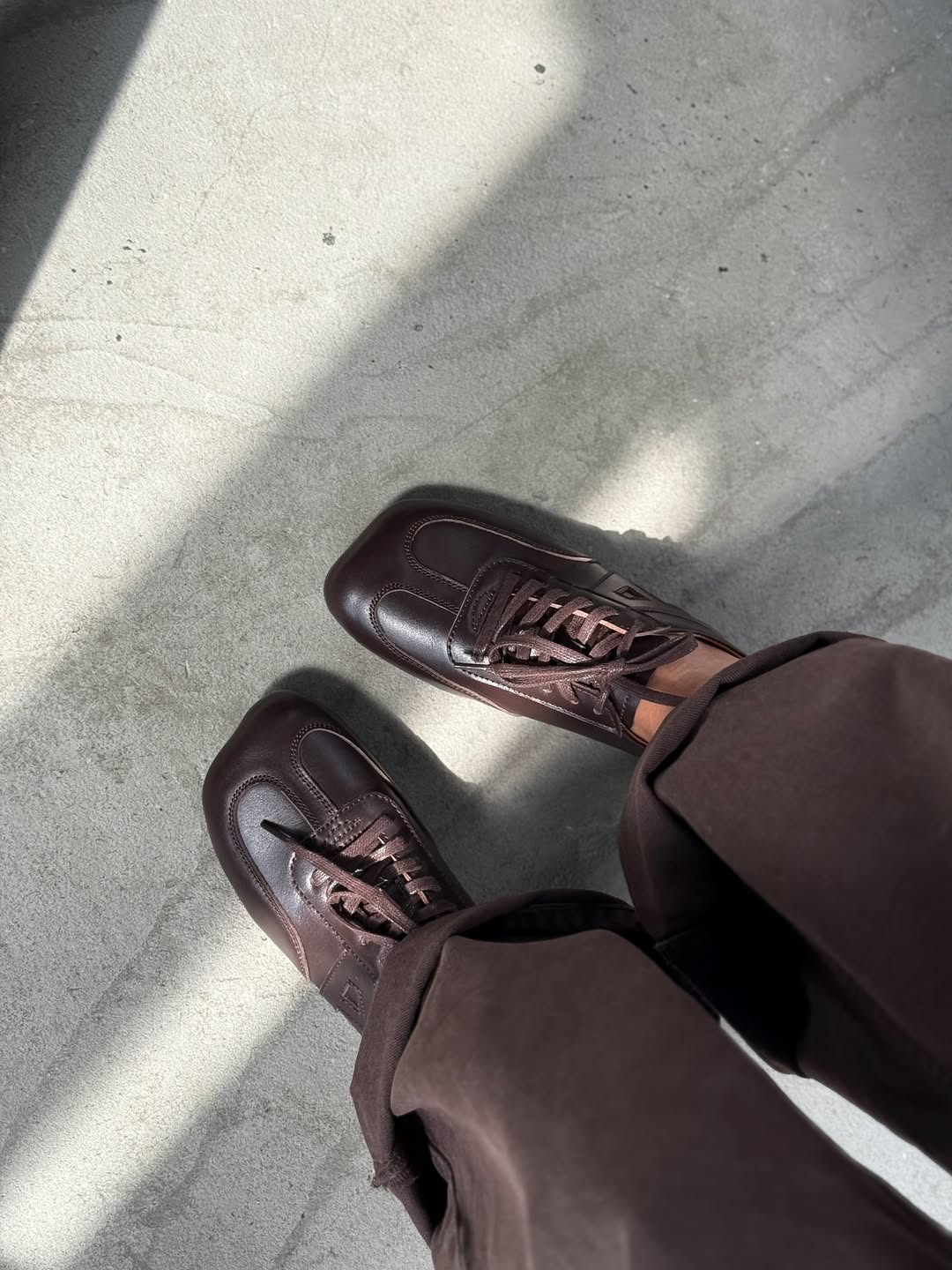 Elegant Decorative Patterns Brown Flats