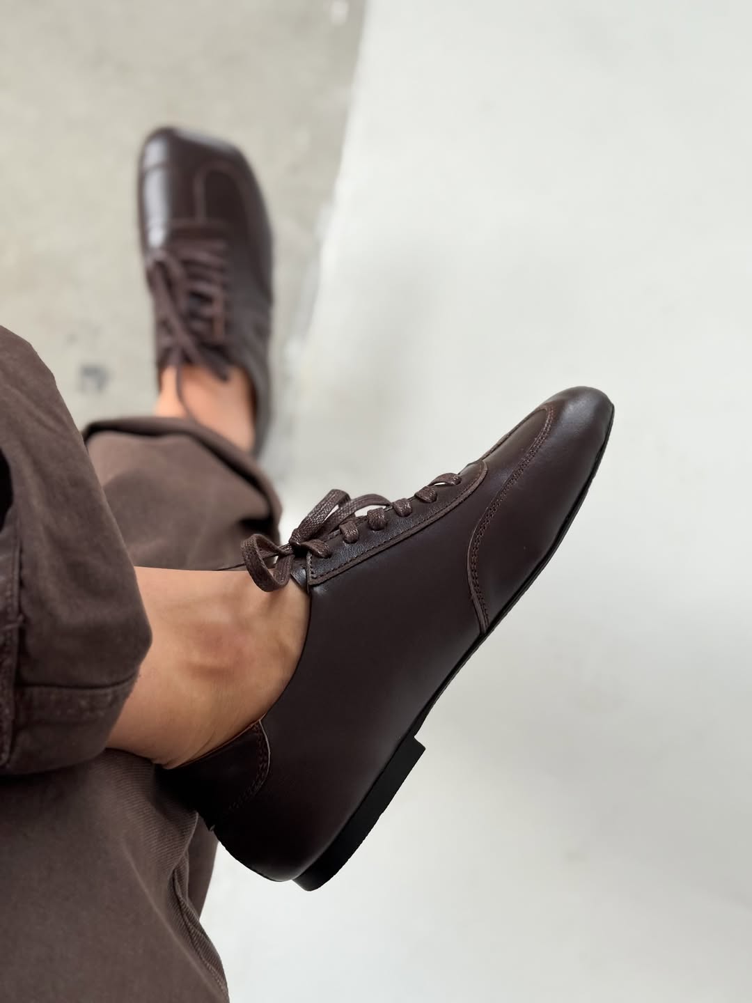 Elegant Decorative Patterns Brown Flats