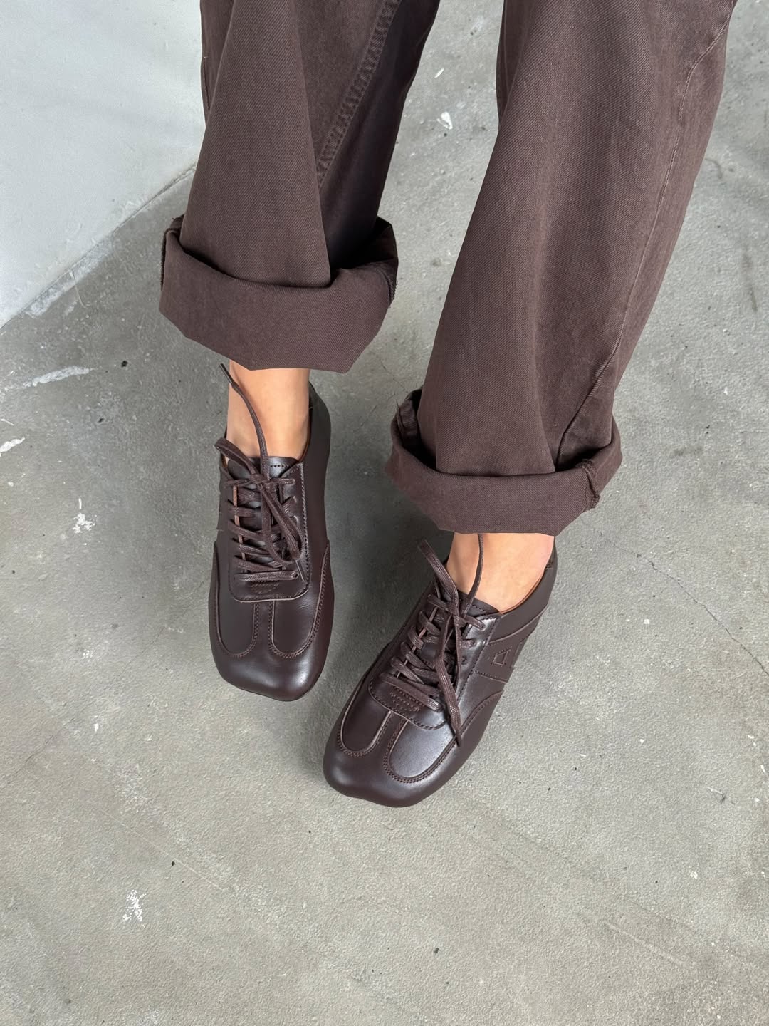 Elegant Decorative Patterns Brown Flats
